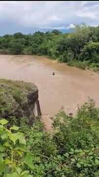 Strage del Natisone: il VIDEO del tentativo disperato di un pompiere eroe di salvare i tre ragazzi abbracciati