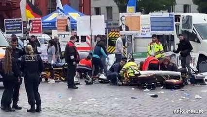 Scholz: "Rimpatriare criminali pericolosi, inclusi afghani e siriani"