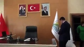 Tatvan Belediye Başkanı Mümin Erol, Erdoğan'ın fotoğrafını indirdi
