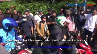 Massa Paksa Blokade Jalan Imam Bonjol, Demo Mahasiswa Papua di Sekitar KPU Ricuh