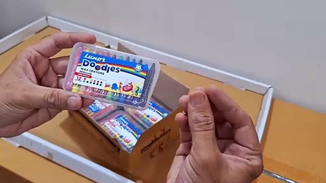 Unboxing and Review of Luxor Doodles Wax Crayons Extra Long 12 Shades