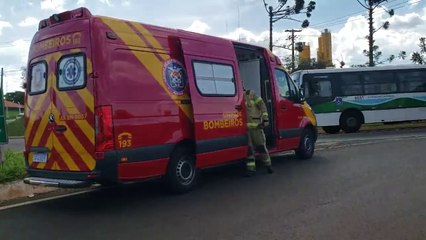 Ciclista fica ferido ao se envolver em colisão com caminhão no Trevo da Portal