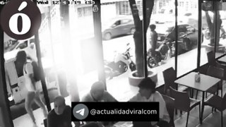 Cámara capta asalto a un restaurante donde un asaltante muere abatido en Venezuela