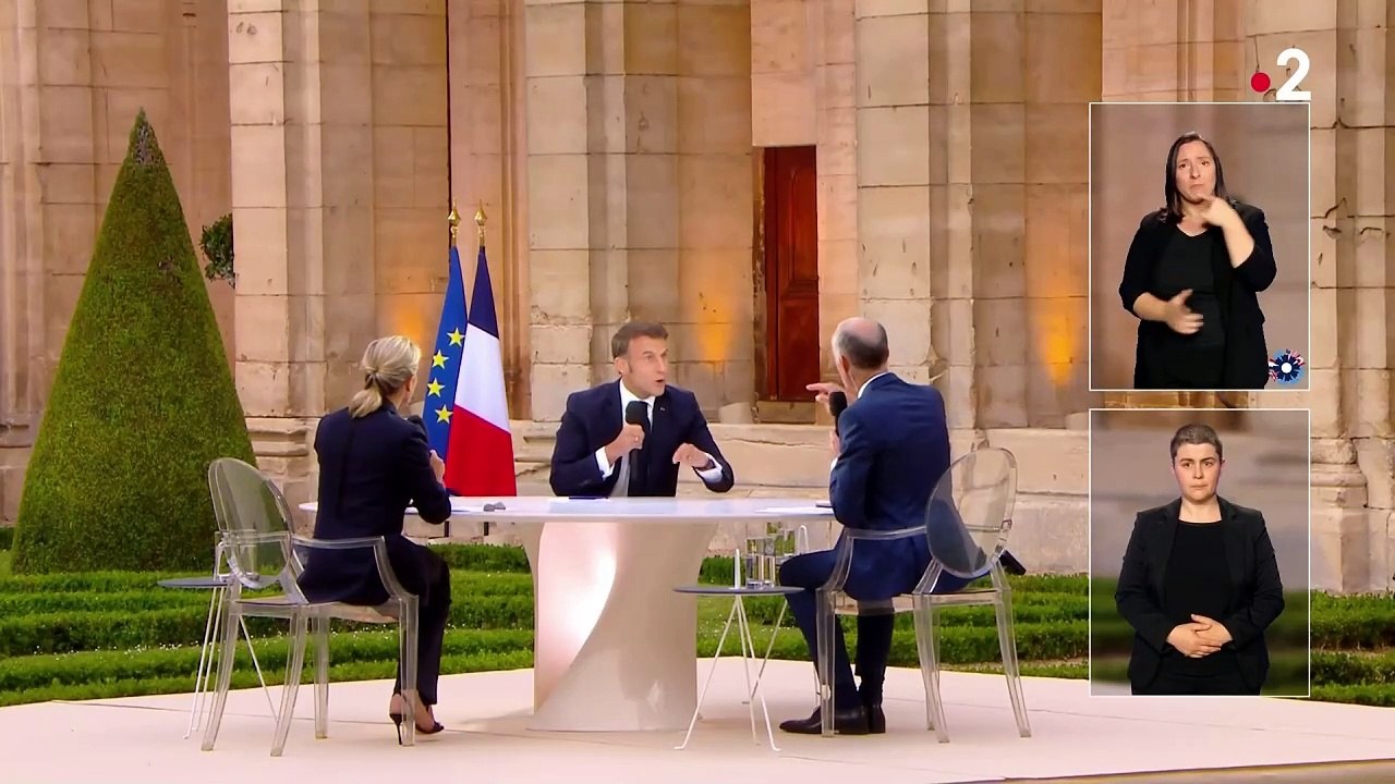 Regardez Emmanuel Macron, qui souhaite effrayer les Français : "En cas de victoire de l’extrême droite, en cas de pandémie ils vous donneront de la chloroquine ou le vaccin Spoutnik !"