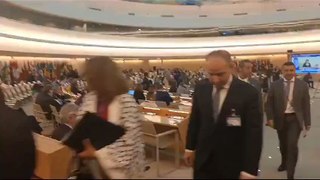 Des délégations de plusieurs pays quittent la salle pendant le discours du représentant d'Israël, à la Conférence internationale du travail à Genève.