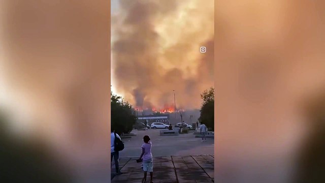 Roma: incendio a Centocelle nella zona dei campi sportivi, evacuata la scuola Ambrosoli