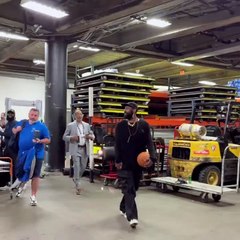 NBA: Kyrie Irving llega al primer juego de las finales