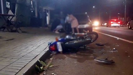 Piloto de moto fica ferido após colisão contra carro no Santa Cruz