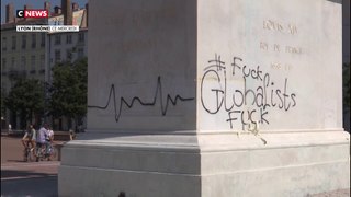 Lyon : la statue de Louis XIV sur la place Bellecour une nouvelle fois taguée