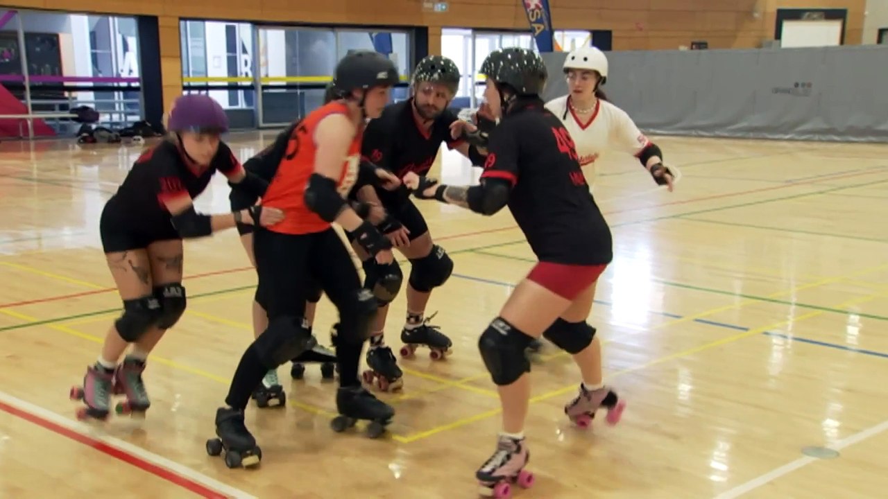 Lining up the bodies in collision sport on wheels