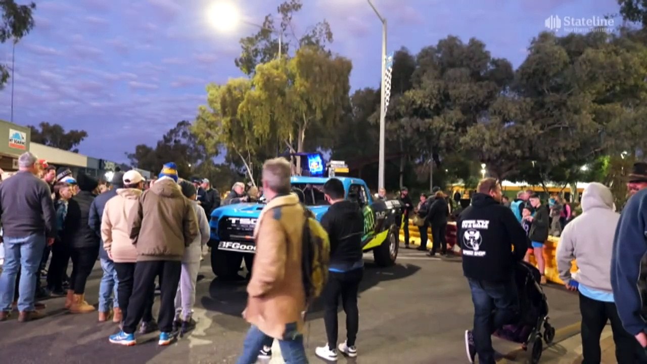 Hundreds of drivers, riders gear up for 2024 Finke Desert Race in Central Australia