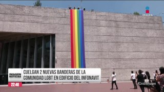 Otra vez colocaron las banderas de la comunidad LGBT en la explanada del INFONAVIT