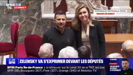 Volodymyr Zelensky applaudi par les députés avant son discours à l'Assemblée nationale