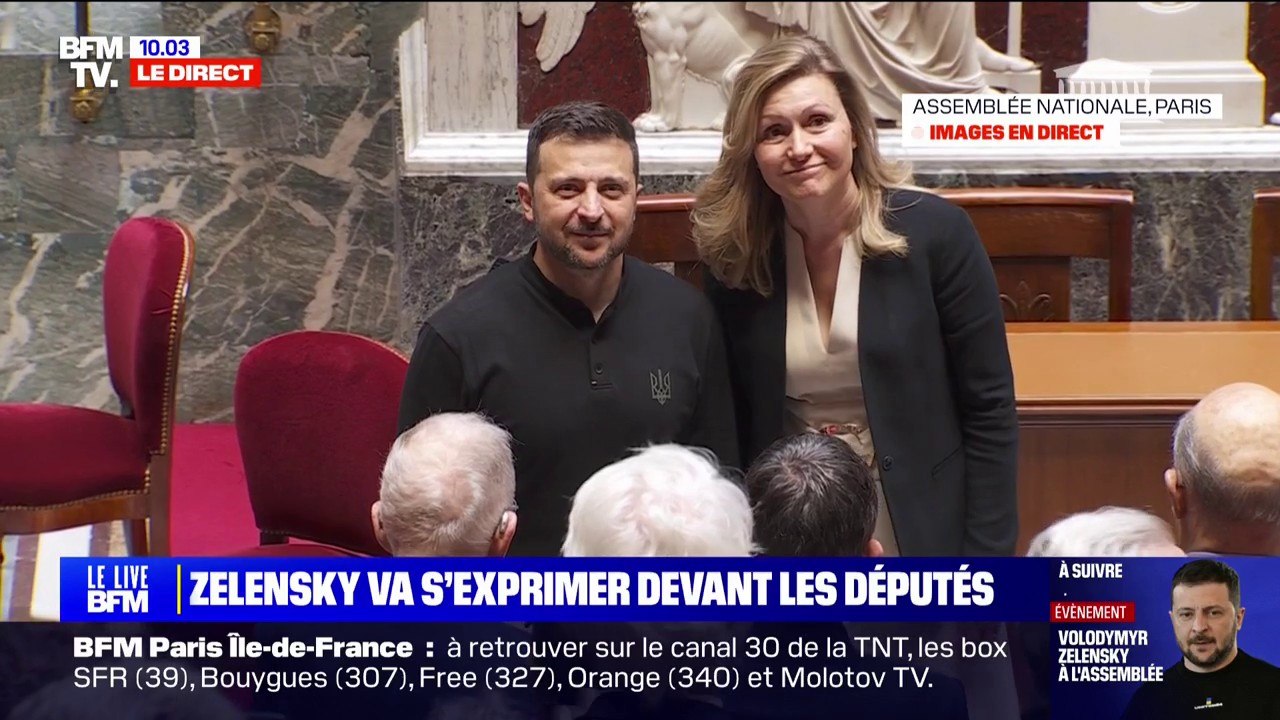 Volodymyr Zelensky applaudi par les députés avant son discours à l'Assemblée nationale