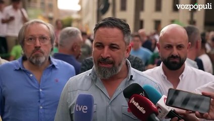 Abascal: "Sánchez, menos fotitos a lo Kennedy con tu mujer y más explicaciones"