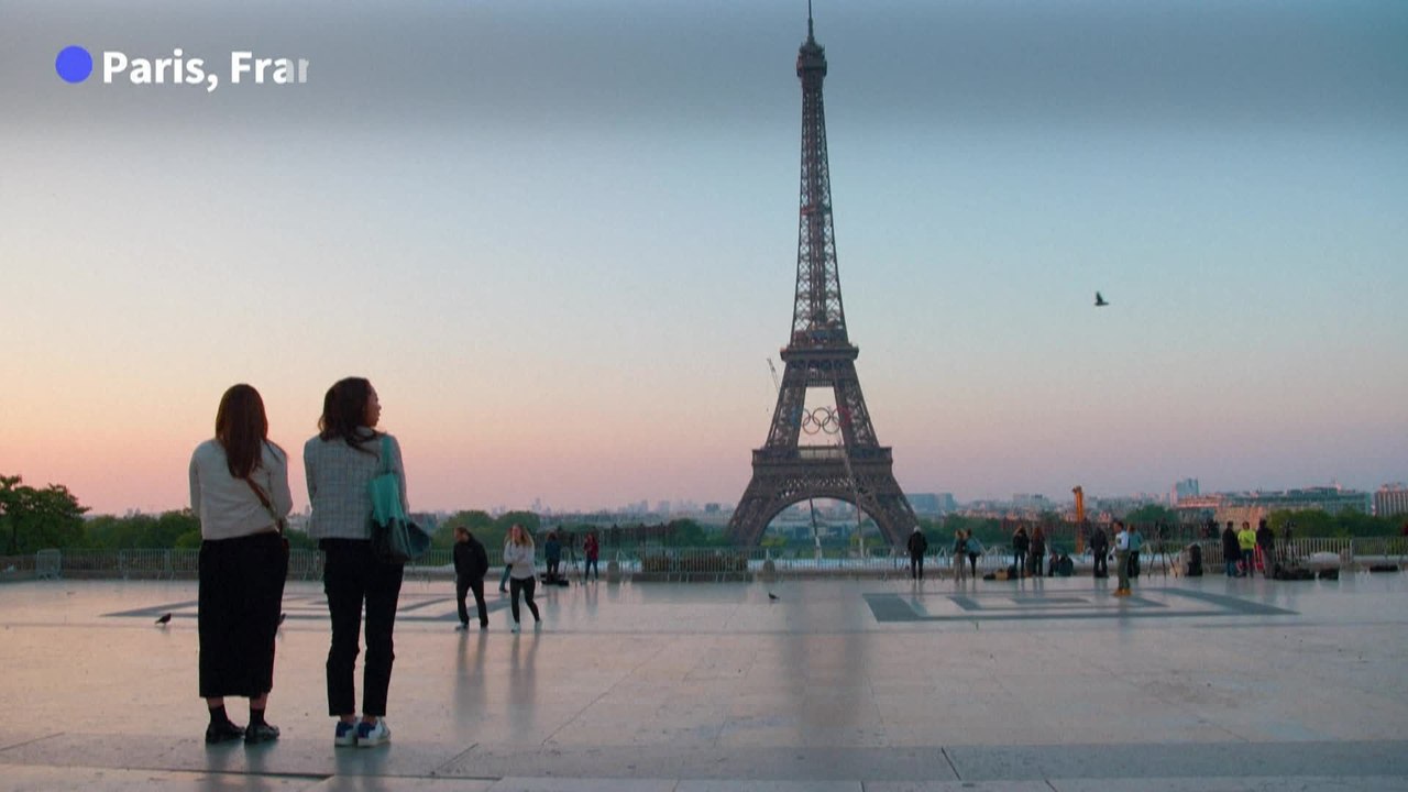 Les anneaux olympiques dévoilés sur la tour Eiffel