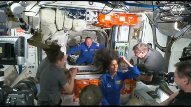 NO - Spazio, primo storico attracco all'Iss della navetta Starliner con equipaggio