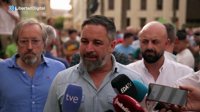 Abascal, a Sánchez: Menos fotos con su mujer y más explicaciones sobre la corrupción