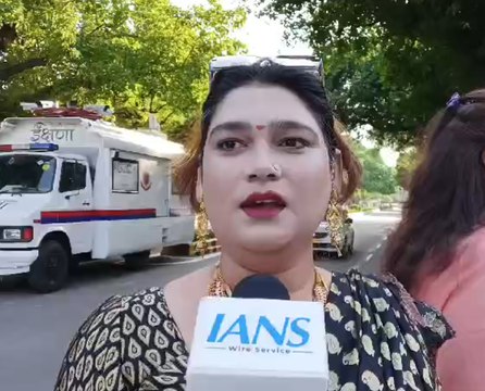 शपथग्रहण समारोह में पहुंचे किन्नरों ने पीएम मोदी को दीं शुभकामनाएं