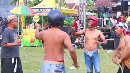 Tiban Kerjo Acaman Pak Haji Lawan Jawara Sarungan Tahan Cambuk