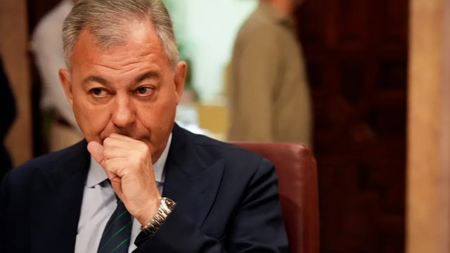 Vox suma sus votos al PSOE y Podemos contra el alcalde de Sevilla y retrasa los presupuestos