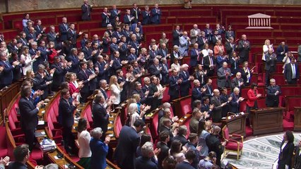 Selenskyj wirbt in Paris um weitere militärische Hilfe