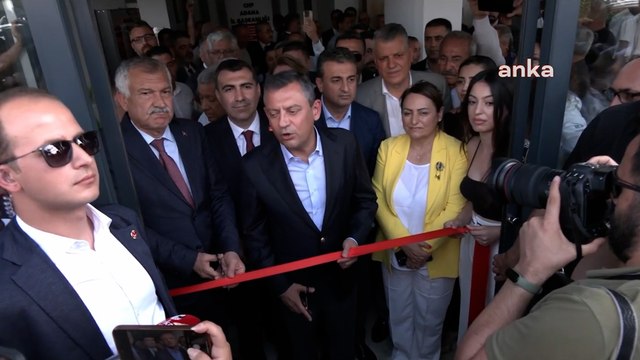 Özgür Özel, Adana’da... Özel: “CHP il binaları herkesin baba evidir. Hangi partiden olursa olsun başı sıkışanın, dara düşenin koşup geleceği yerlerdir