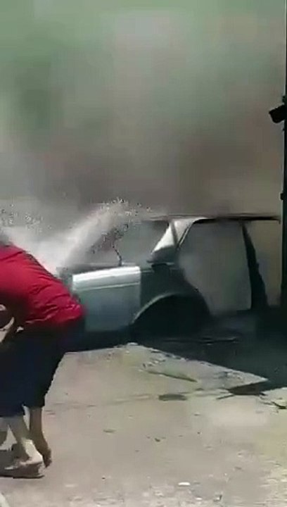 احتراق 3 مركبات إثر حريق أعشاب امتد إلى المدينة الصناعية باربد