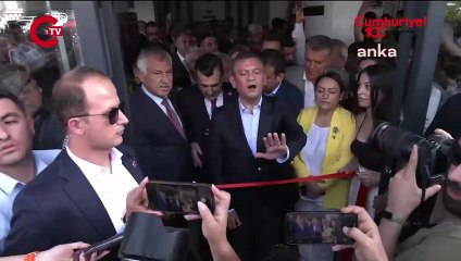 Özgür Özel, Adana’da... Özel: “CHP il binaları herkesin baba evidir. Hangi partiden olursa olsun başı sıkışanın, dara düşenin koşup geleceği yerlerdir"