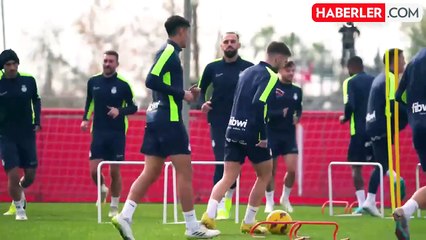 Fenerbahçe'nin eski golcüsü Vedat Muriç Süper Lig'e geri dönüyor