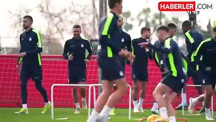 Fenerbahçe'nin eski golcüsü Vedat Muriç Süper Lig'e geri dönüyor