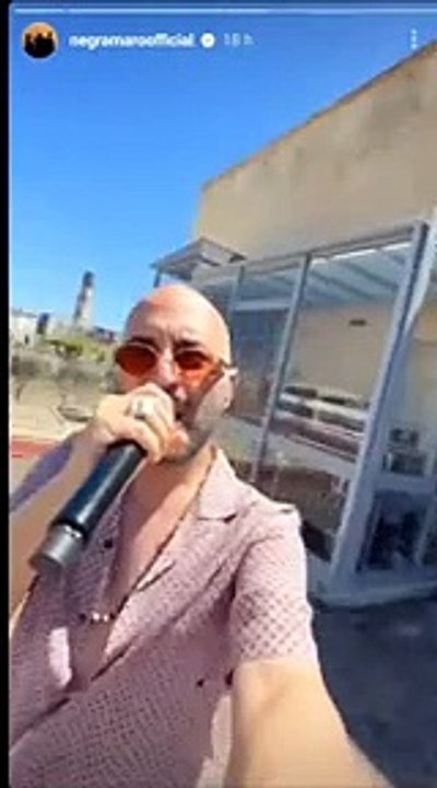 «Intorno a noi bellissimo», Giuliano Sangiorgi canta sul tetto dell’ex liceo musicale Tito Schipa di Lecce