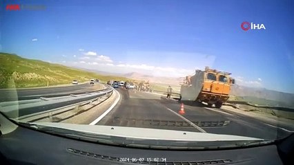 Van'da askeri araç devrildi: 3 asker yaralandı