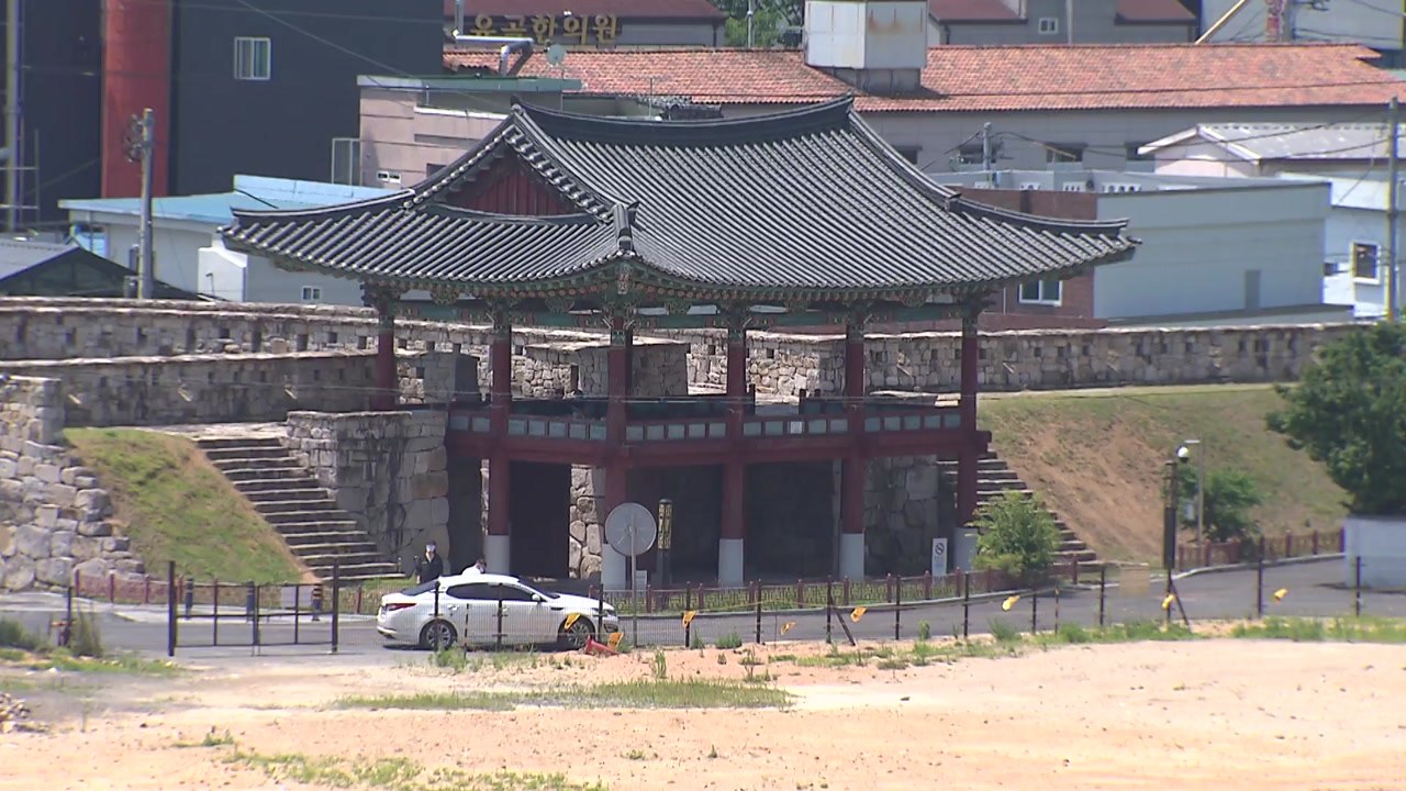 '국가 사적' 언양읍성 성벽 복원 4년 만에 다시 활기 / YTN