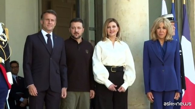 Ucraina: Zelensky arrivato all'Eliseo, accolto da Macron