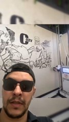 ألة تقوم بالرسم على الجدران