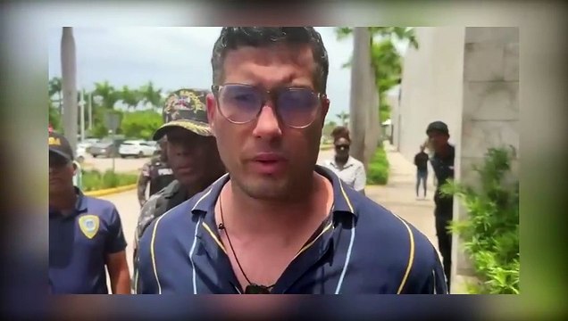 Momento en que se entrega a la policia Jorge Luis Estrella, acusado de robo en el Banco Popular