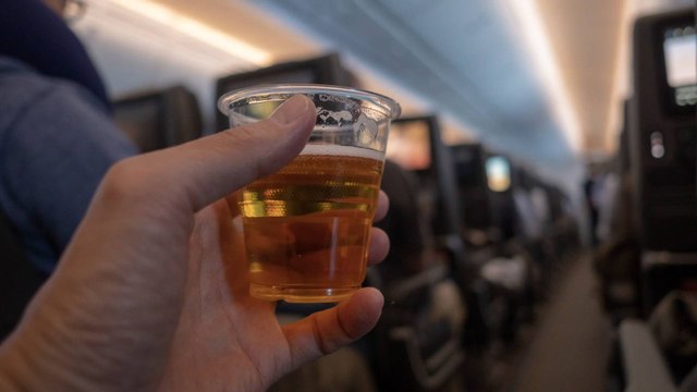 Research Warns of Health Risks Associated With Drinking Alcohol on Airplanes