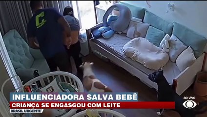 Influenciadora salva filho que se engasgou com leite