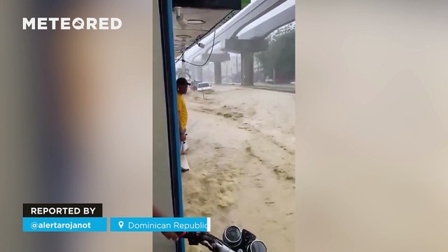 Torrential rains cause severe flooding in Santiago Oeste, Dominican Republic