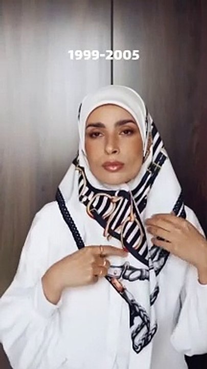 من حجاب الطفولة إلى اليوم، شاهدوا لفات سمر الرائعة عبر الزمن، أي منهم تفضلين؟  لا تنسوا الضغط على شعار YouTube اليوم للمزيد من موضة المحجبات  .....#موضة_الحجاب#HijabiFashion