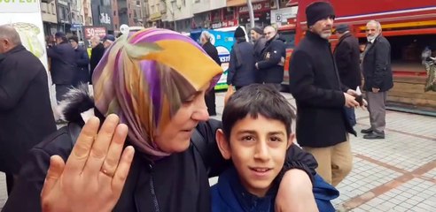 Rize'de ucuz ekmek kuyruğuna giren vatandaş isyan etti!