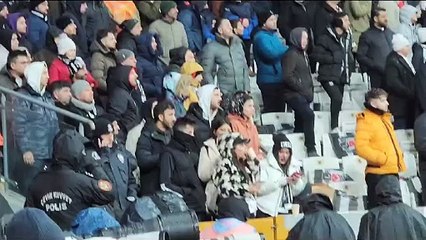 Beşiktaş'ın penaltı anı. Tribünler çıldırdı