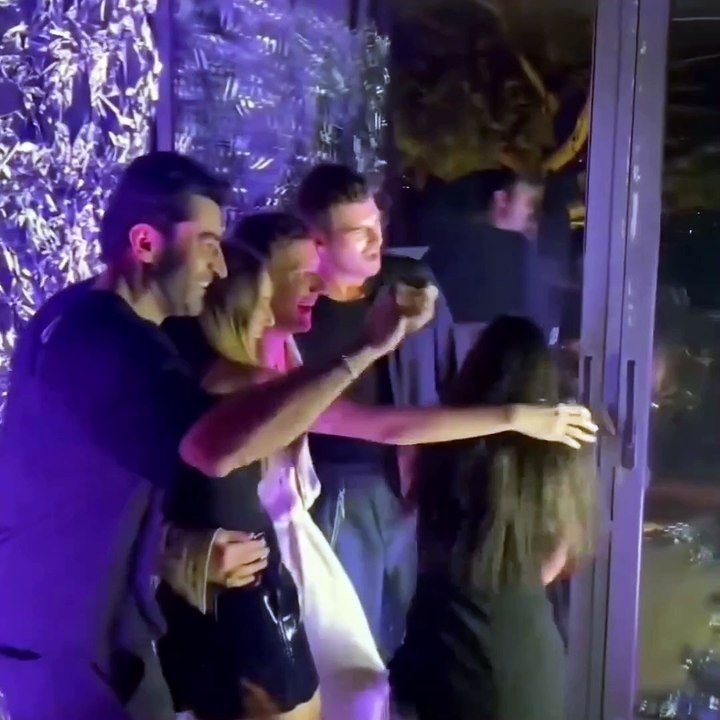 Kenan İmirzalıoğlu ve Sinem Kobal birlikte eğlendi. İhanet iddialarını çürüten poz