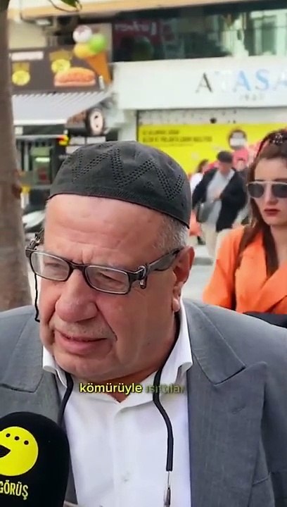 Sokak röportajında vatandaşın gündem olan açıklamaları: "Makarna ile doyurdular, kömür ile ısıttılar, sahte din ile uyuşturdular!"