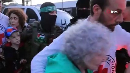 Hamas rehineleri serbest bıraktığı anların görüntüsünü paylaştı