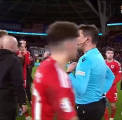 Abdülkerim yaptığı hareketle Galler'li oyuncuyu çıldırttı