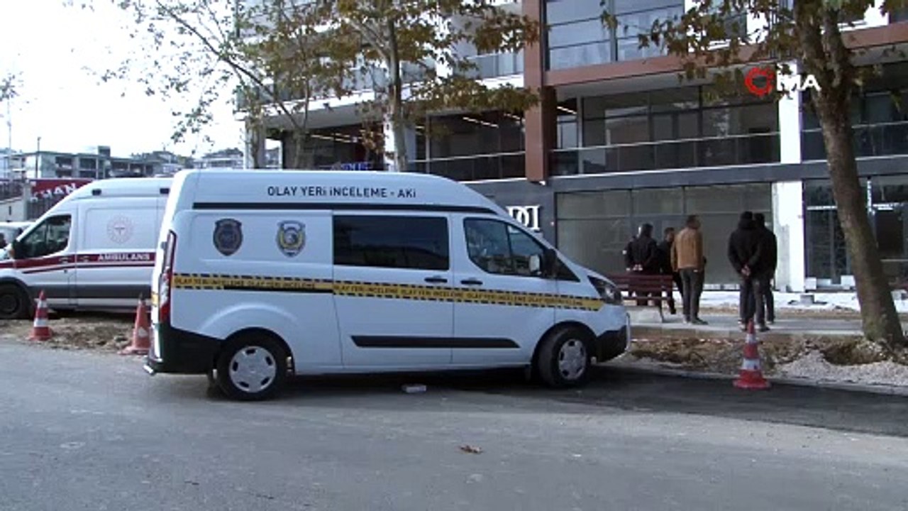 Büyükçekmece’de feci kaza: İş makinesının altında kaldı