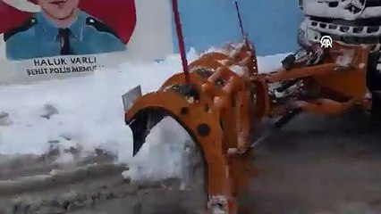 Van'da karla mücadele sürüyor