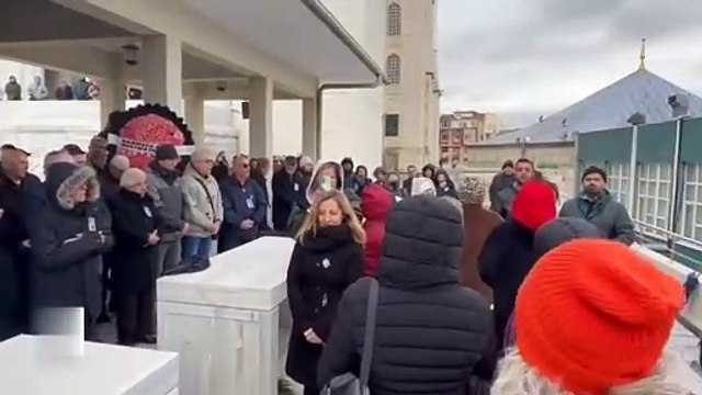 Metin Uca'nın cenazesinde camide saygısızlık. İmam araya girdi cenaze namazı iki defa kılındı